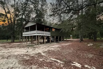 Image de Wendel's Place est situé surplombant Red Creek magnifique. Situation tranquille