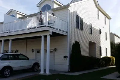 Image de 1 bloc de promenade, plage, parc aquatique et Fun Piers. Dépêchez-vous. . . réservez dès maintenant pour 2020!