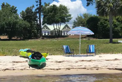 Image de Quelques Semaines D'ÉTÉ Gauche. RÉSERVER Maintenant Pour L'Automne! ! Bayfront Home Piscine Just Off Sgi