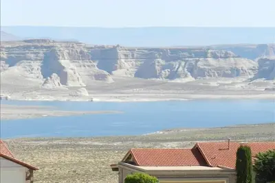 Image de À 5 minutes du lac! Parfait pour une grande famille! ! !