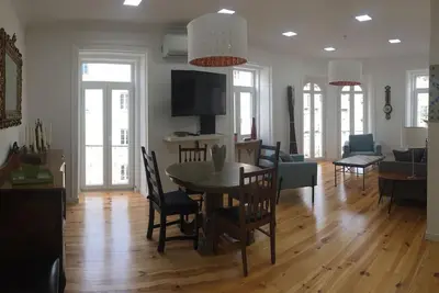 Image de Concept Ouvert 3 Lumineux Rempli Avec L'A / C À Lisbonne Dans Un BÂTIMENT Historique