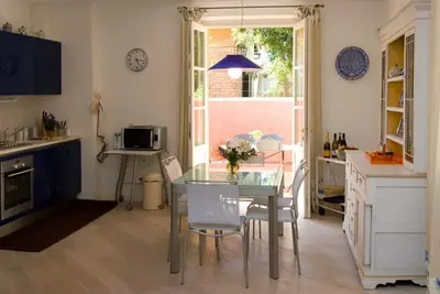 Image de Petite maison de charme à Forte dei Marmi avec  la plage