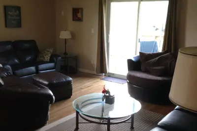 Image de Executive Townhouse 3br spacieuse, nouvellement construit avec terrasse et barbecue