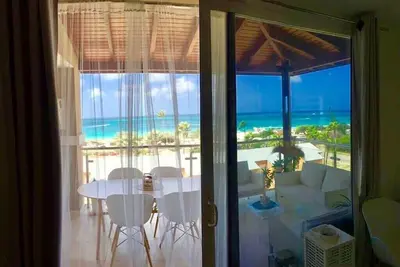 Image de Condo Oasis, Spectaculaire grand studio penthouse face à l'océan