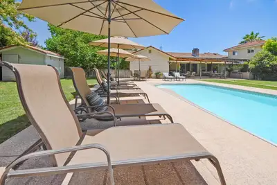 Image de 4+ Chambres / 3 + Salles de bain - Jacuzzi - 8-12 personnes