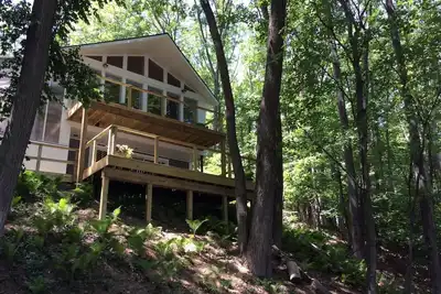 Image de Maison récemment rénovée au bord du lac, maison clôturée sur le lac Duck, ponton, animaux acceptés