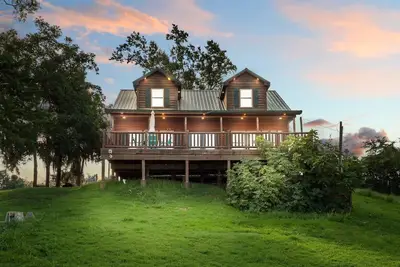 Image de Toledo Bend Log Cabin - flambant neuf, Lakefront - regarder les couchers de soleil Ă travers 3 miles