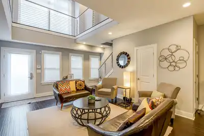 Image de Le condo de Kensington Place. Un luxueux condo duplex de 3 chambres avec parking hors rue