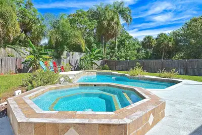 Image de Siesta Key Red Door House à 3 km de la plage