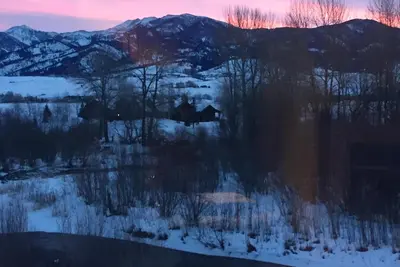 Image de Propriété sur la rivière East Gallatin avec une vue magnifique sur la montagne
