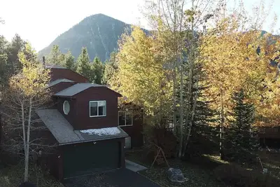 Image de Impressionnant Lieu-Perfect Family obtenir des vues Loin-étonnants, bain à remous et table de billard