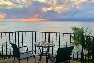 Image de Direct Oceanfront Condo-magnifiquement rénové sur dernier étage calme - Unité 415