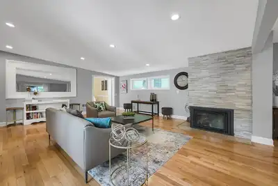 Image de Maison Spacieuse et Moderne: à pied du centre-ville, du centre-ville et du palais des congrès, Hyatt