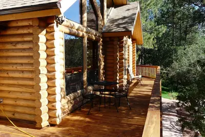 Image de Log Cabin dans les pins, Treehouse avec Swinging Bridge, beau ruisseau à proximité