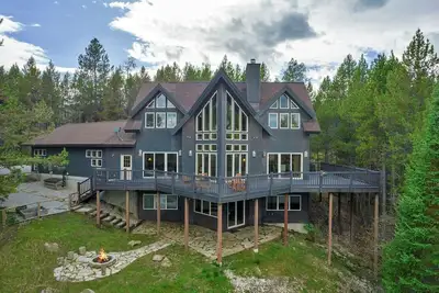 Image de Forest Ridge Cabin Niché dans les arbres avec une vue majestueuse sur Teton.