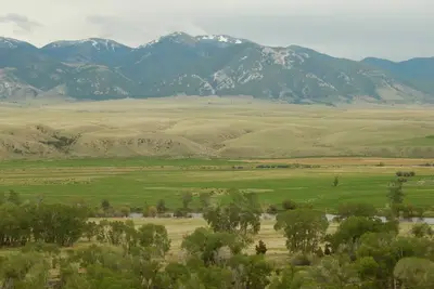 Image de Private 170 Acre Ranch avec cabine 2br / 2ba