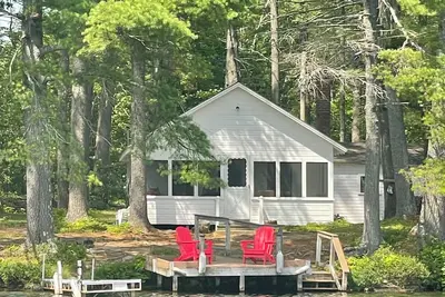 Image de Peaceful Lakefront Retreat avec vue