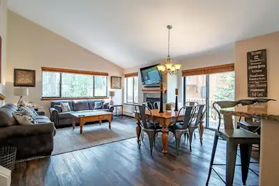 Image de Park Forest Moose Pad Townhome Hot Tub Location de vacances Breckenridge