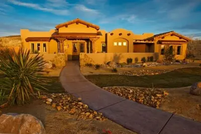 Image de Maison spectaculaire près de Zion avec piscine et bain à remous