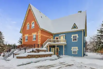 Image de Collingwood, Blue Mountain, Snowbridge historique, rez-de-chaussée