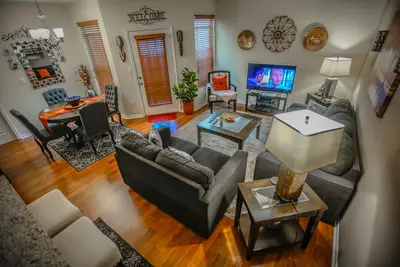 Image de L'Avalon à Clearwater. Entièrement rénové en 2017, 2 chambres, 2 salles de bain Condo.