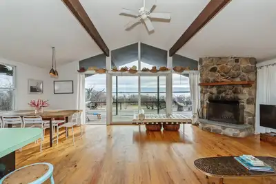 Image de Accueil Waterfront avec plage privée sur le lac Montauk
