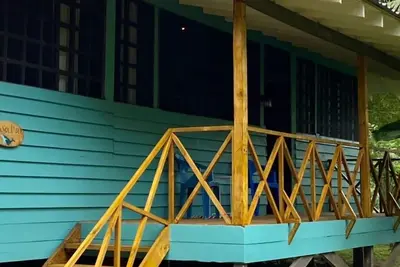 Image de Marchez jusqu'à la plage tranquille de cette charmante maison à Playa Ballena.