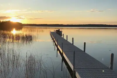 Image de Grand! Sunset 5 Br Lakefront Home w / Private Launch & Dock