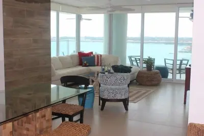 Image de Luxe en bord de mer, vue imprenable et équipements du complexe