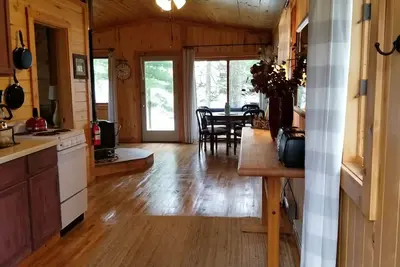 Image de Chalets confortables au bord du lac pour un merveilleux plaisir d'été!