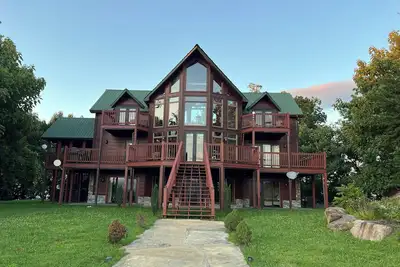 Image de Vues spectaculaires sur la vallée à 360 °! 10min à Pigeon Forge, HotTub / PoolTable / Firepit