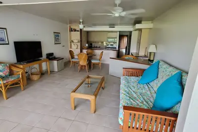 Image de 50 yards de Sapphire Beach, Marina est distance de marche pour les activités quotidiennes