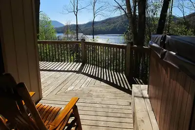 Image de Isolé, bain à remous! Cabine vue sur le lac! Spécial appelez-moi!