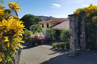 Image de Découvrez le Costa Rica dans notre belle maison de jardin, 4 min. de la plage d'Hermosa