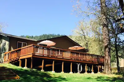 Image de Peaceful Rogue Riverfront maison sur 3 Acres!