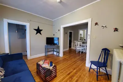 Image de Corner Guest Home sur 6 acres le long de la rivière Connecticut