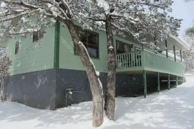 Image de L'emplacement est parfait! Boutique en ville Alors Gamble Le Night Away.