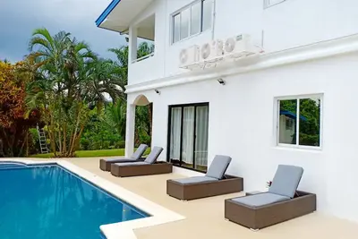 Image de Belle villa avec piscine 3000 m² de jardin tropical