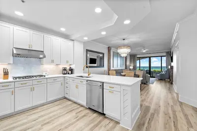 Image de Gulf Front Luxury à Villa Coyaba Unit 103!