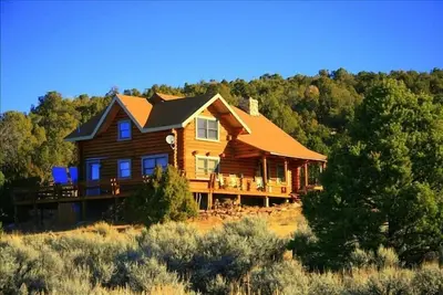 Image de La cabine surplombe Moab et fait appel aux personnes qui souhaitent faire l'expérience de la paix et de la tranquillité.
