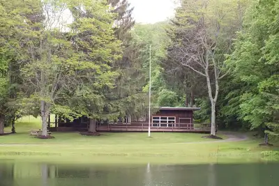 Image de Alpine Lodge Wilderness Sets On 300 Beaux Sentiers Acres Randonnee, Vues Pond