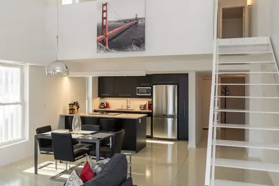 Image de Nouveau condo 2bdr 2br ultra moderne dans le célèbre. . . Osborne Village! !