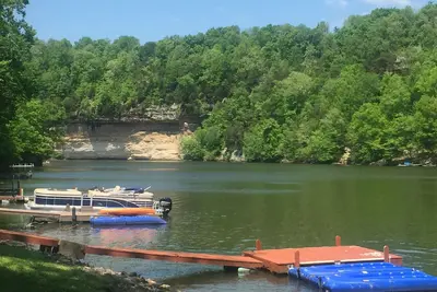 Image de Le lac Malone est l'escapade parfaite du week-end - nous l'appelons \"The Maya Ii\"!