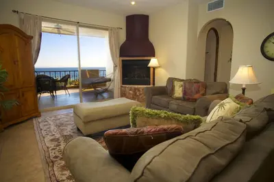 Image de Condo rénové et luxueux Bella Sirena 2br / 2 Ba avec terrasse. 6 couchages