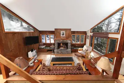 Image de Chalet de montagne avec vue à longue portée, intimité et plus encore.