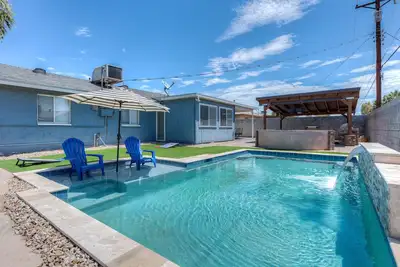 Image de Piscine PRIVÉE - Tout Nouveau! Sois notre invité!