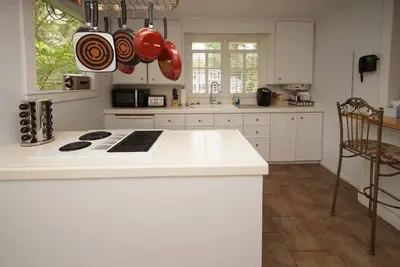 Image de Relaxing home central to Charleston and Beaches!