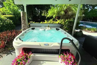 Image de Poshpadz - Piscine immense, 3 chambres, 6 couchages, WiFi gratuit, à quelques minutes de la plage