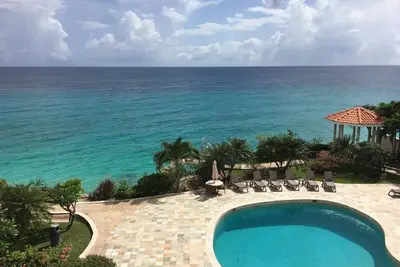 Image de Condo Oceanfront au Rainbow Beach Club, plage privée
