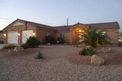 Image de Quatre chambres / deux Bath Lake Havasu Accueil